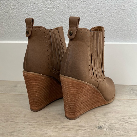 Melrose and Market New in box Brown wedge  boots - Picture 3 of 6